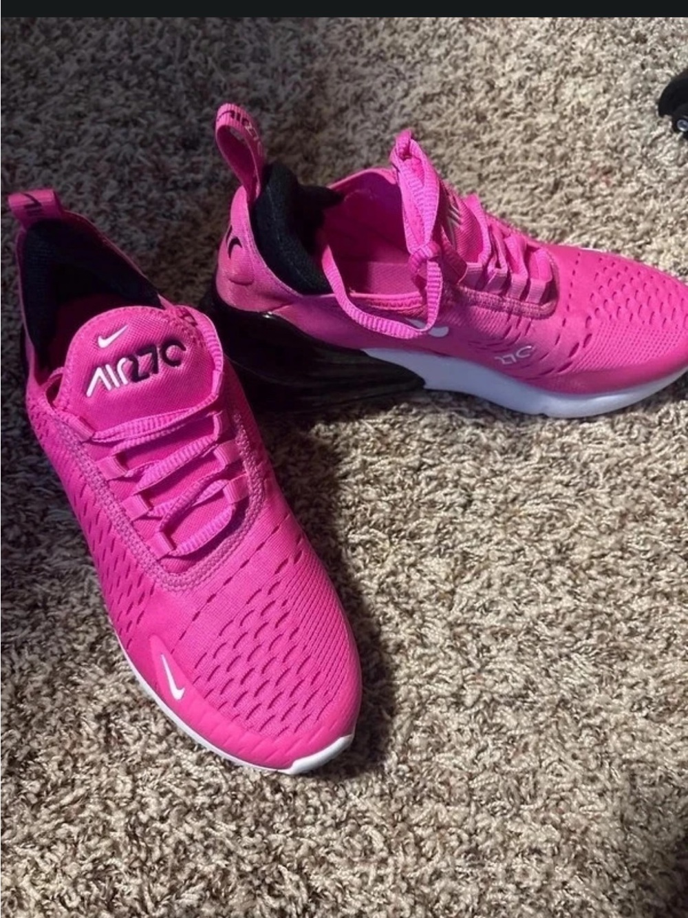Nike 270 Air Max Big Girls size 4.5  Bright Pink & Black & white